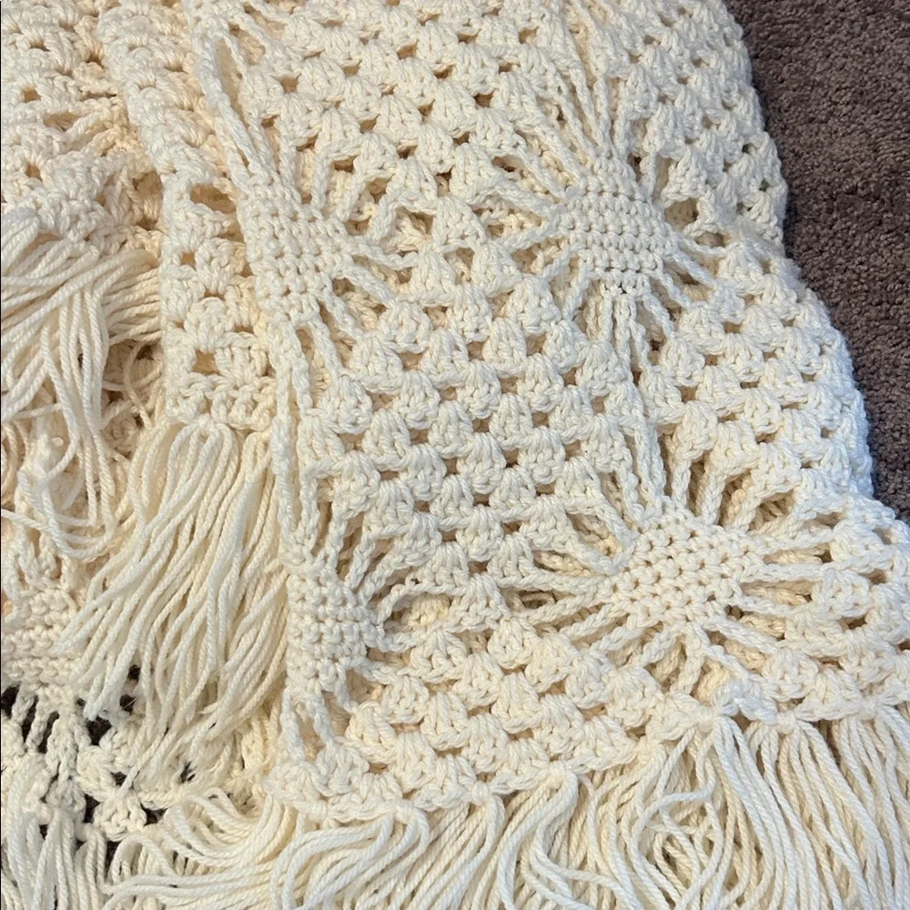 Primitive farmhouse style Peacock Alley white crocheted floral fringed blanket